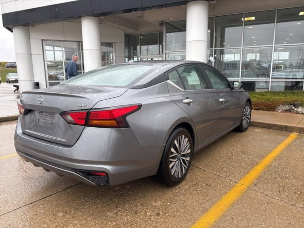 Used 2024 Nissan Altima 2.5 SV