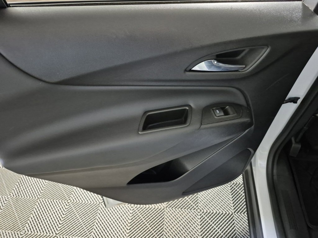 2023 Chevrolet Equinox LT photo 3