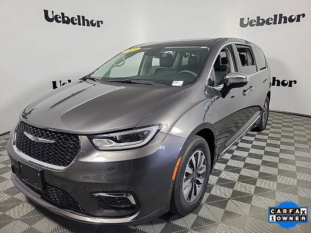 2023 Chrysler Pacifica Hybrid Limited photo 3