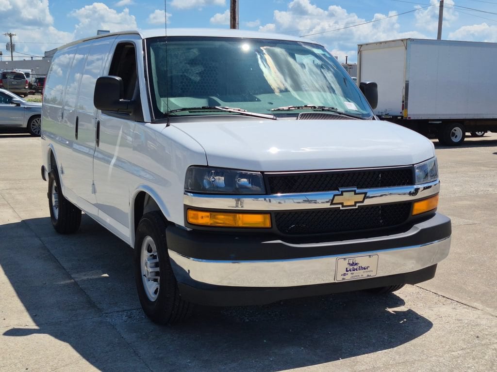 2026 Chevrolet Express 2500 Work Van HD's photo