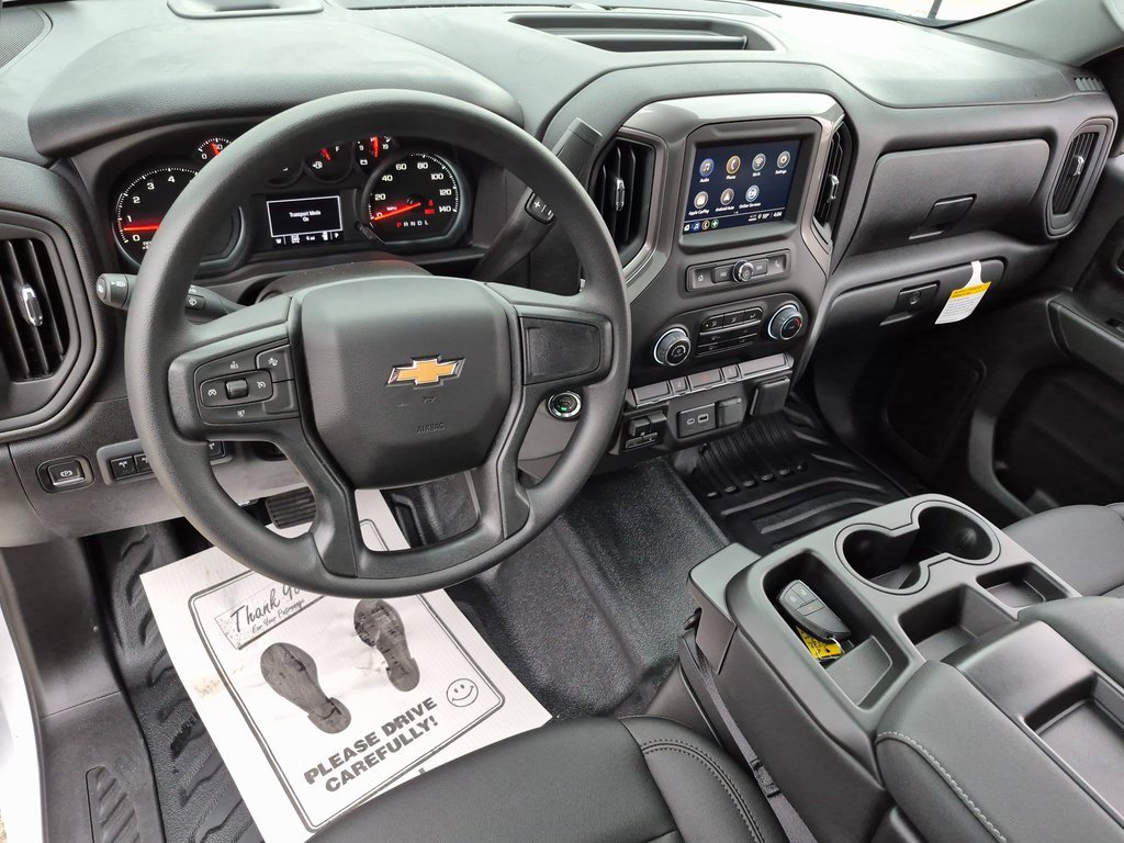 2025 Chevrolet Silverado 2500HD photo 2