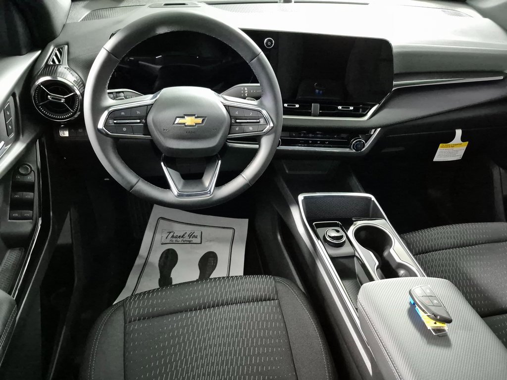 2026 Chevrolet Equinox LT photo 2
