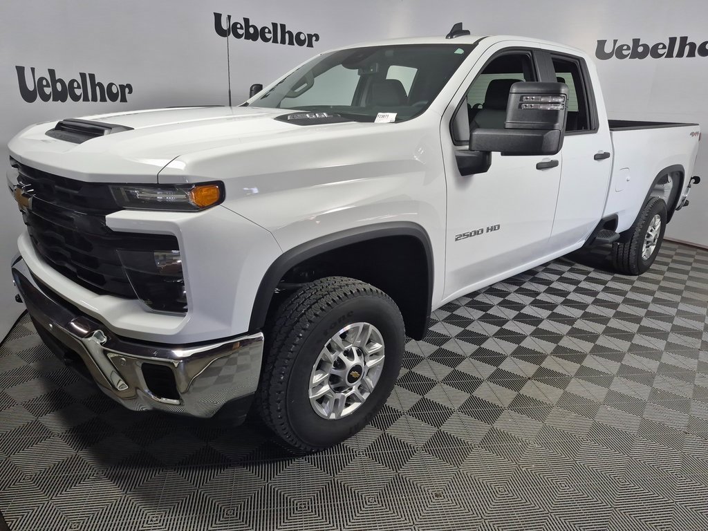 2025 Chevrolet Silverado 2500HD photo 3