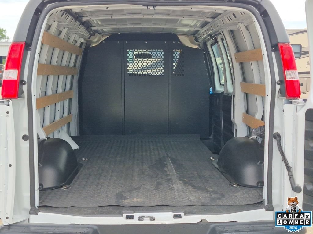 2025 GMC Savana Cargo Work Van - Photo 22