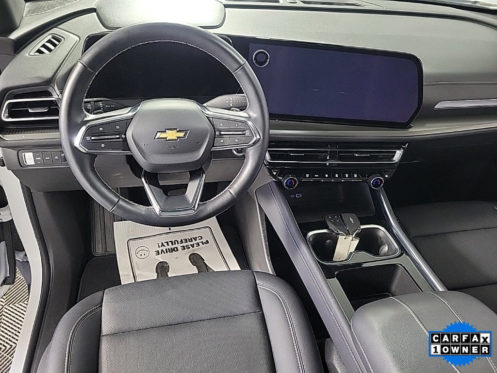 2025 Chevrolet Traverse photo 2