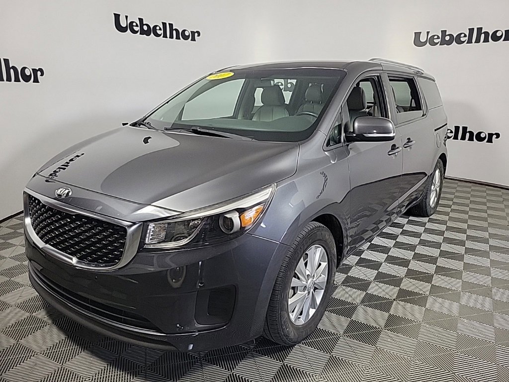 2017 Kia Sedona LX photo 3