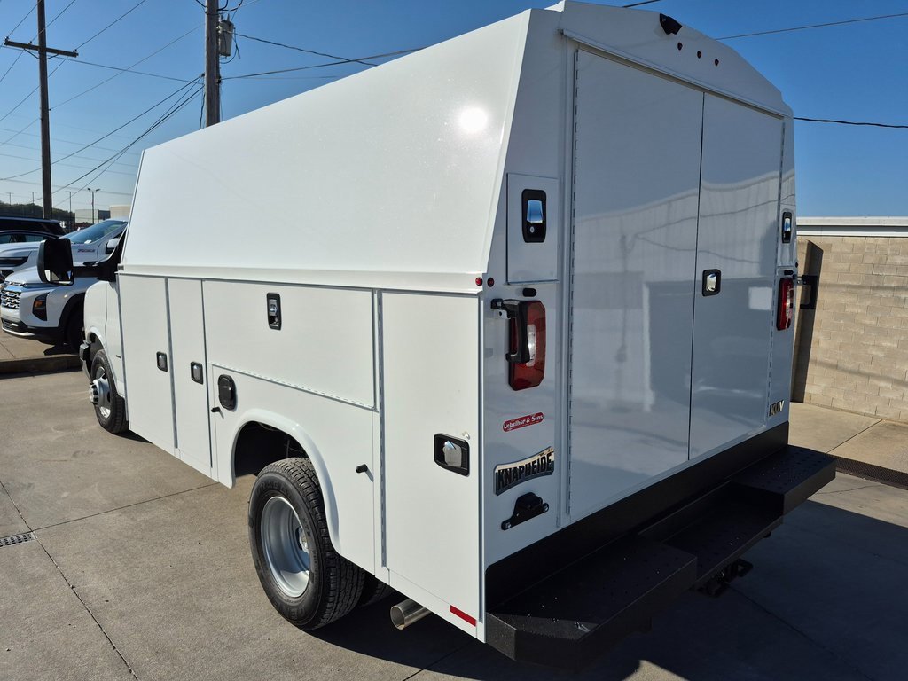 2025 Chevrolet Express 3500 Cutaway Van photo 4