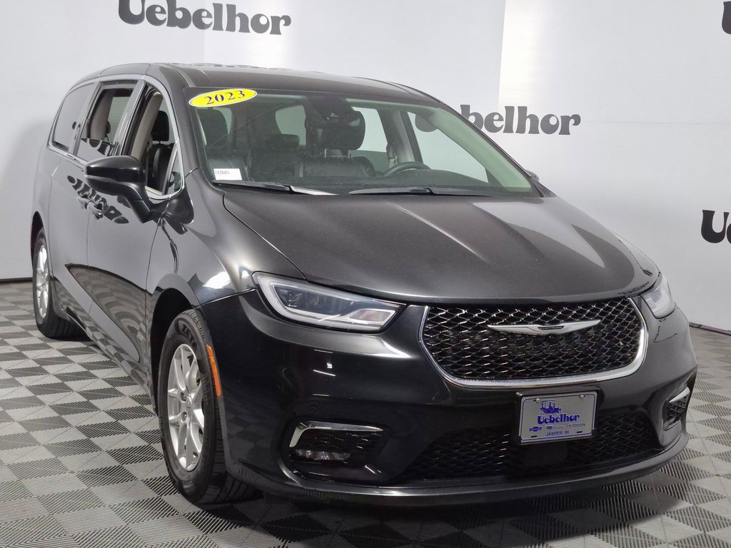 2023 Chrysler Pacifica Touring L's photo