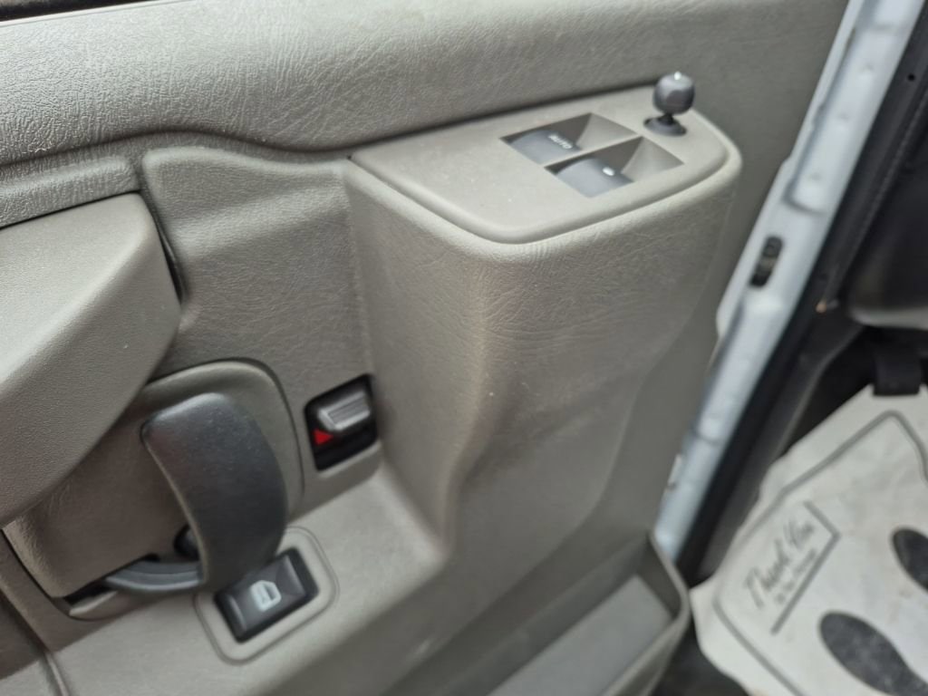 2024 Chevrolet Express Cargo Work Van - Photo 10