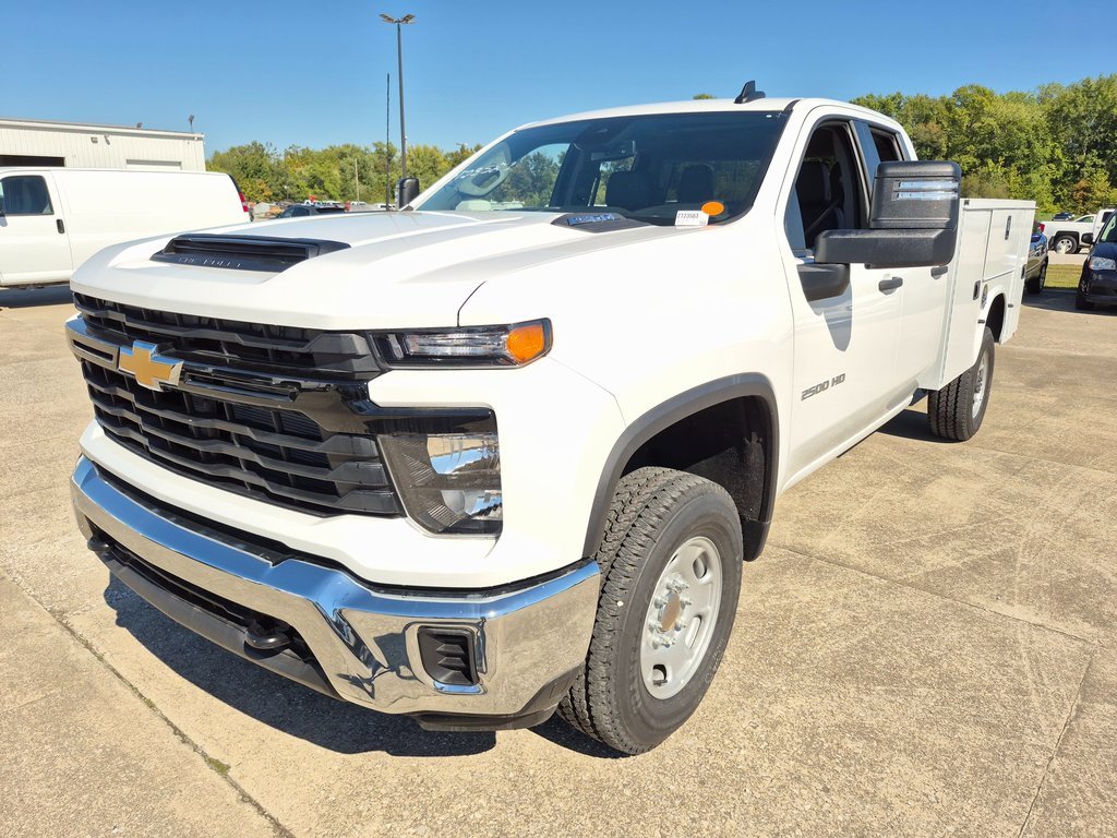 2025 Chevrolet Silverado 2500HD photo 2
