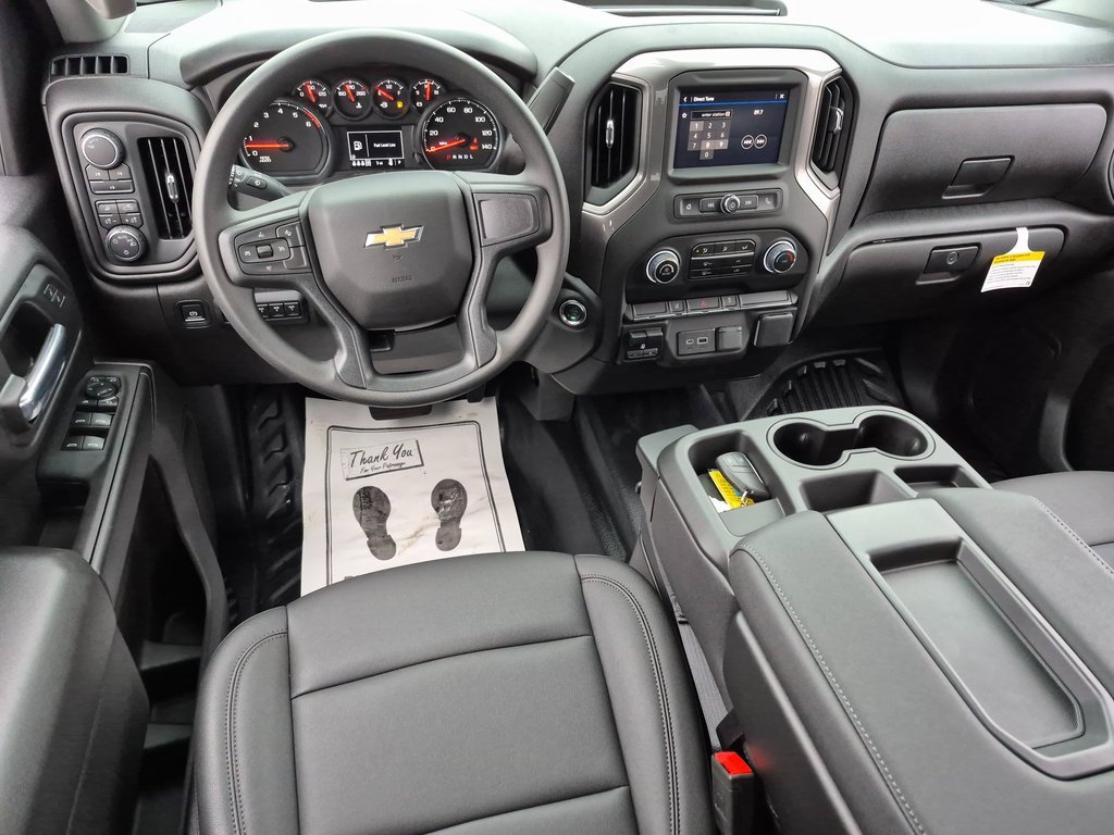 2025 Chevrolet Silverado 2500HD photo 2