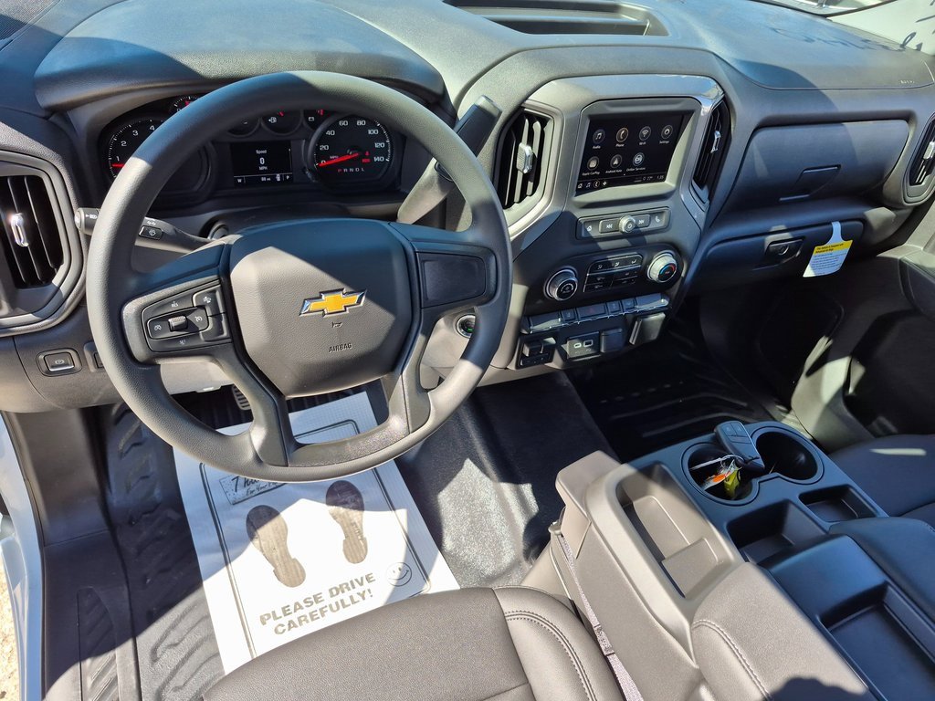 2025 Chevrolet Silverado 2500HD photo 2