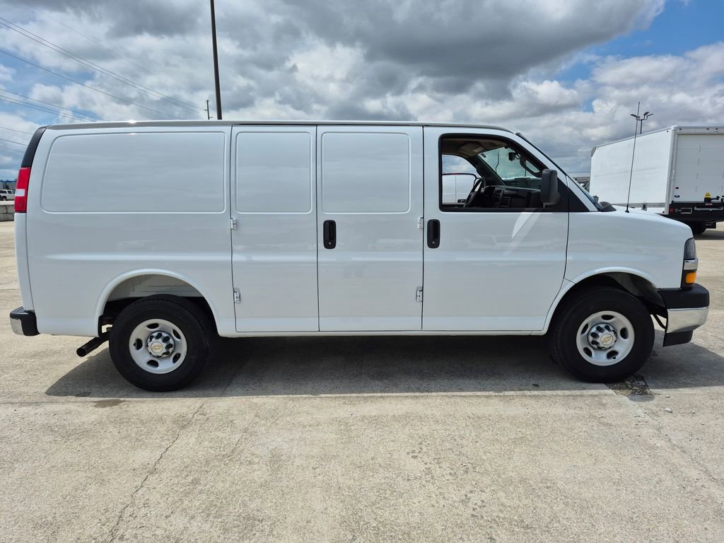 2026 Chevrolet Express Cargo Work Van - Photo 8