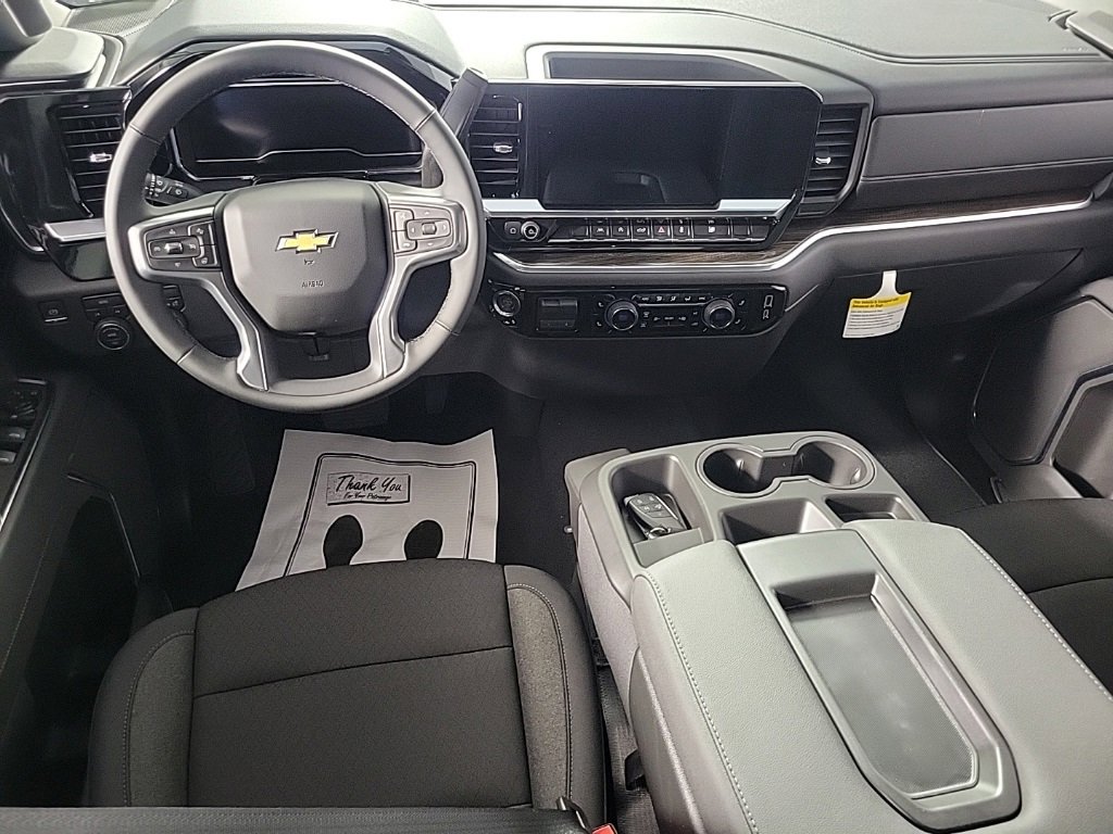 2025 Chevrolet Silverado 1500 LT photo 2