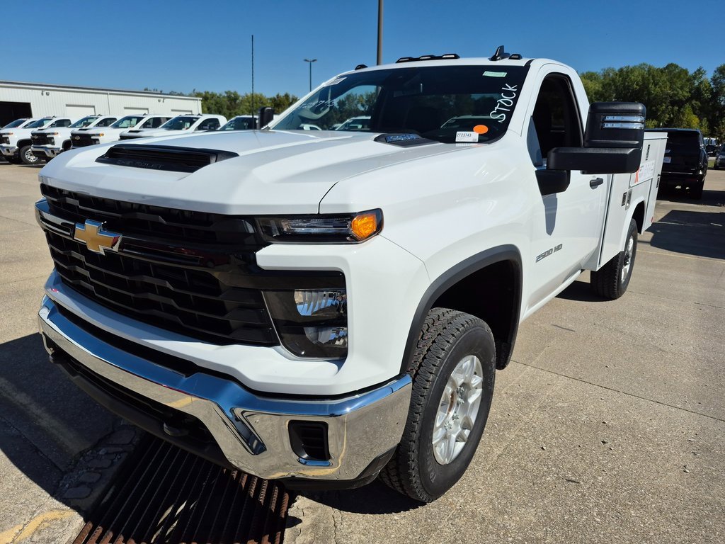 2025 Chevrolet Silverado 2500HD photo 3