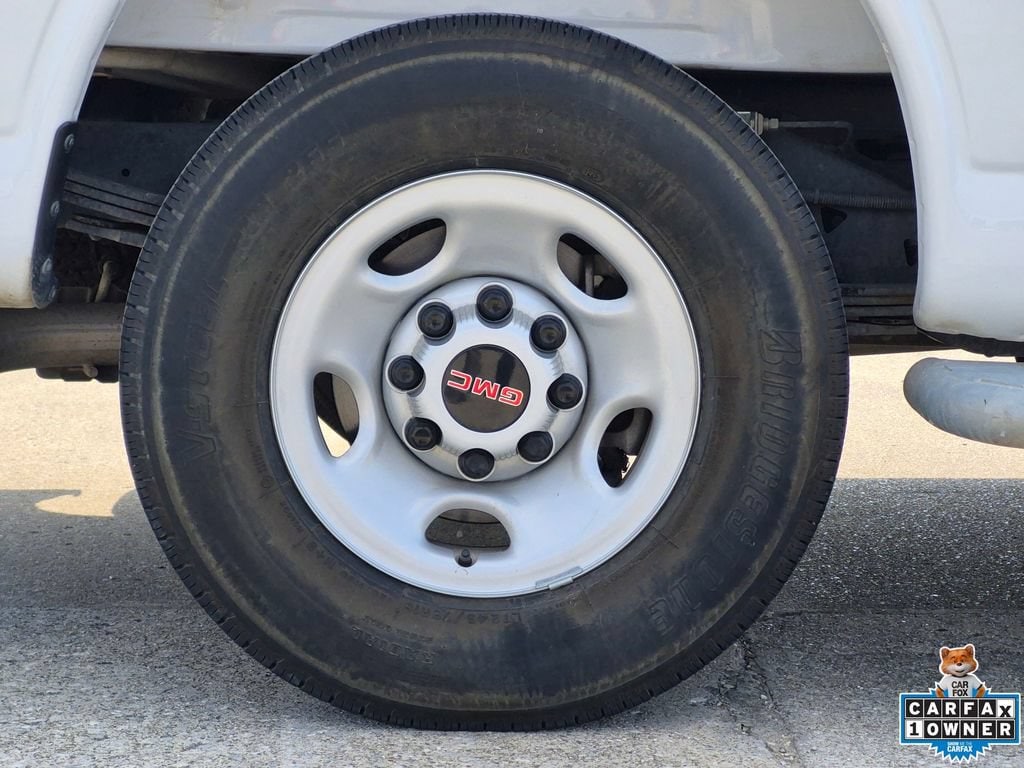 2025 GMC Savana Cargo Work Van - Photo 23