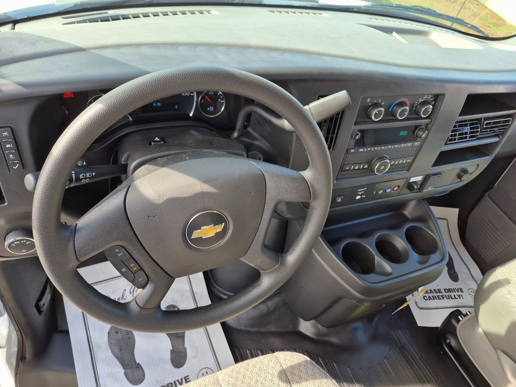 2025 Chevrolet Express 3500 Cutaway Van photo 2