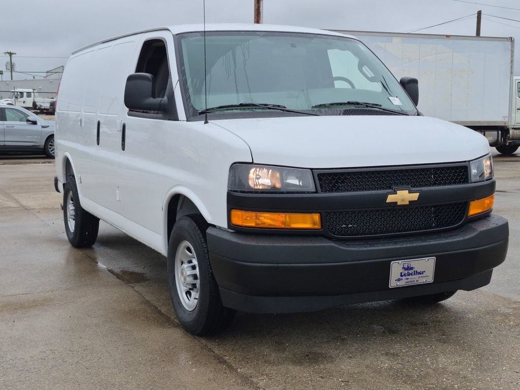 2026 Chevrolet Express 2500 Work Van HD's photo