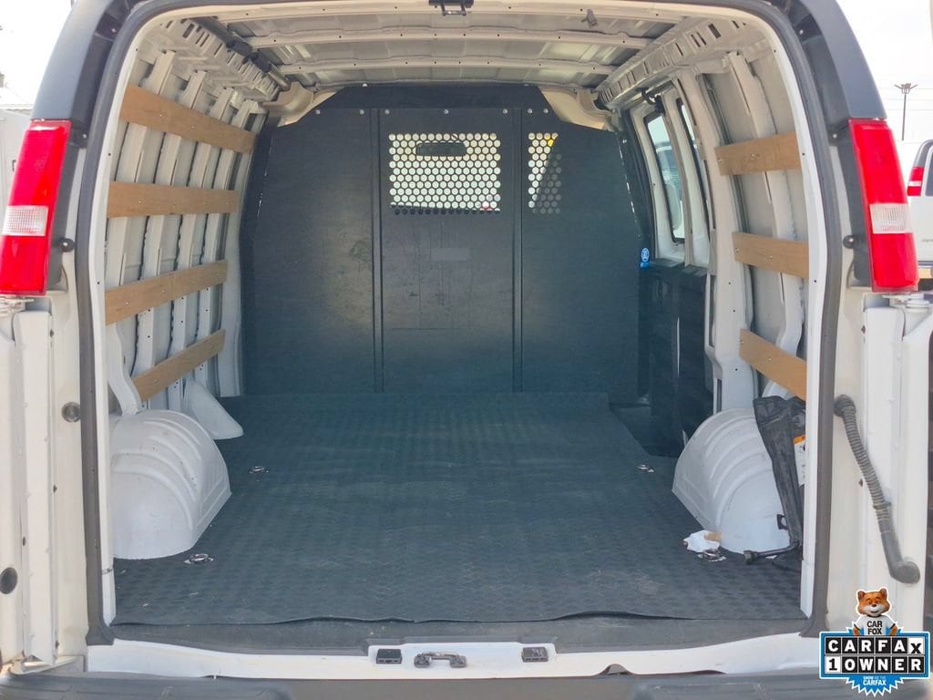 2025 GMC Savana Cargo Work Van - Photo 21