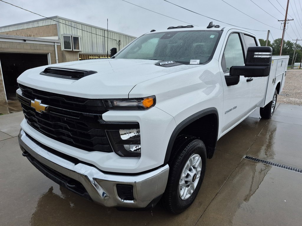 2025 Chevrolet Silverado 2500HD photo 3