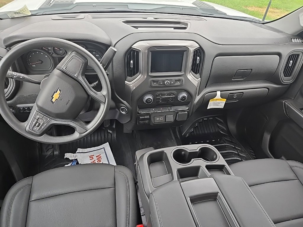 2025 Chevrolet Silverado 2500HD photo 2
