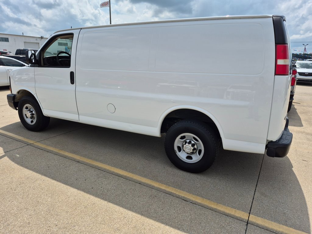 2015 Chevrolet Express 2500 Cargo Van photo 4
