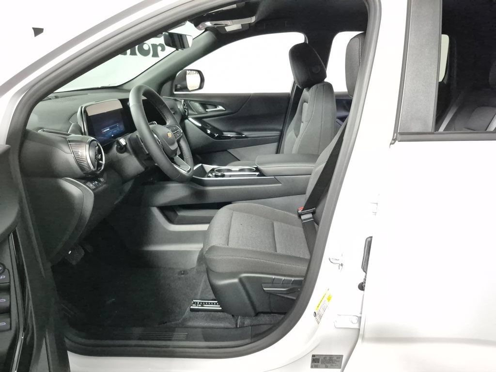 2027 Chevrolet Equinox LT - Photo 9