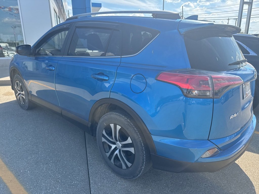 2018 Toyota RAV4 LE photo 2