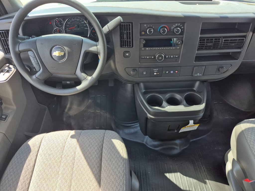 2025 Chevrolet Express 3500 Cutaway Van photo 2