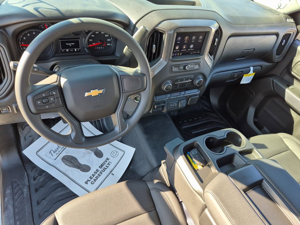 2025 Chevrolet Silverado 2500HD photo 2