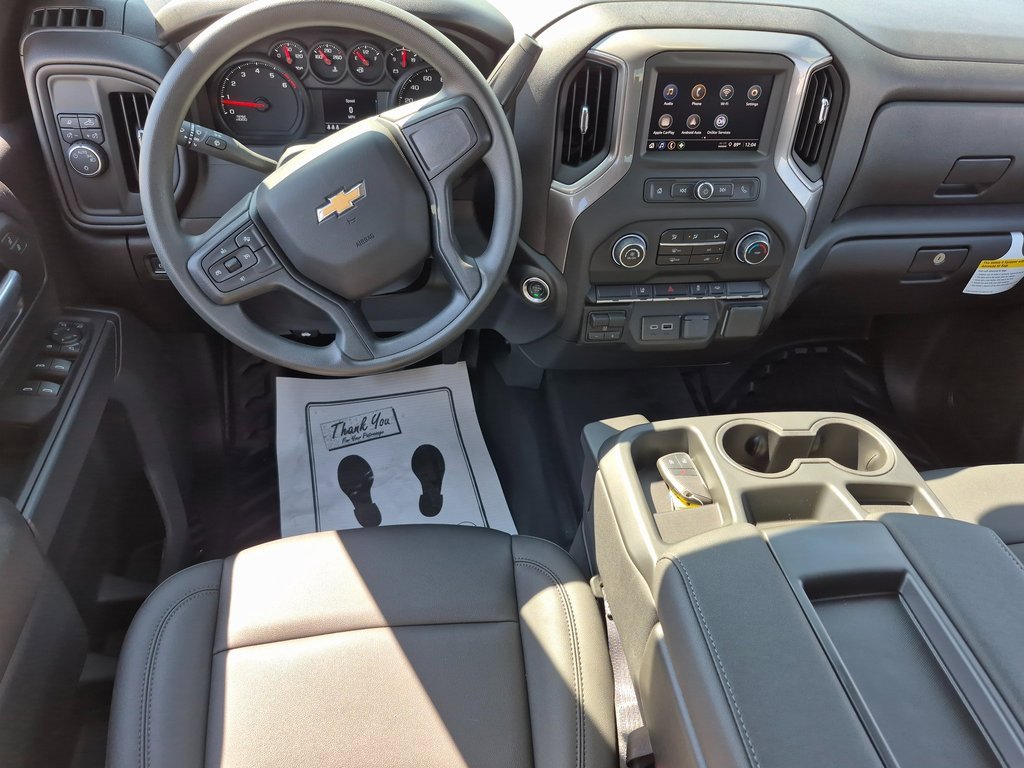 2025 Chevrolet Silverado 2500HD photo 2