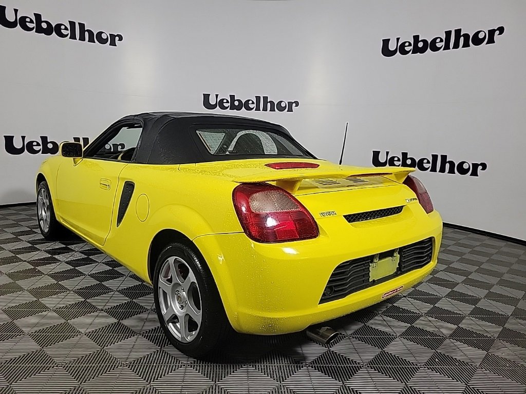 2002 Toyota MR2 Spyder photo 3