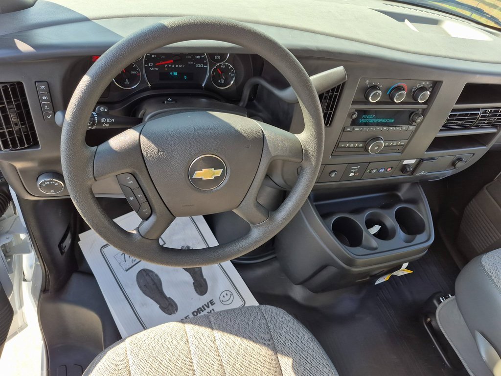 2025 Chevrolet Express 3500 Cutaway Van photo 2