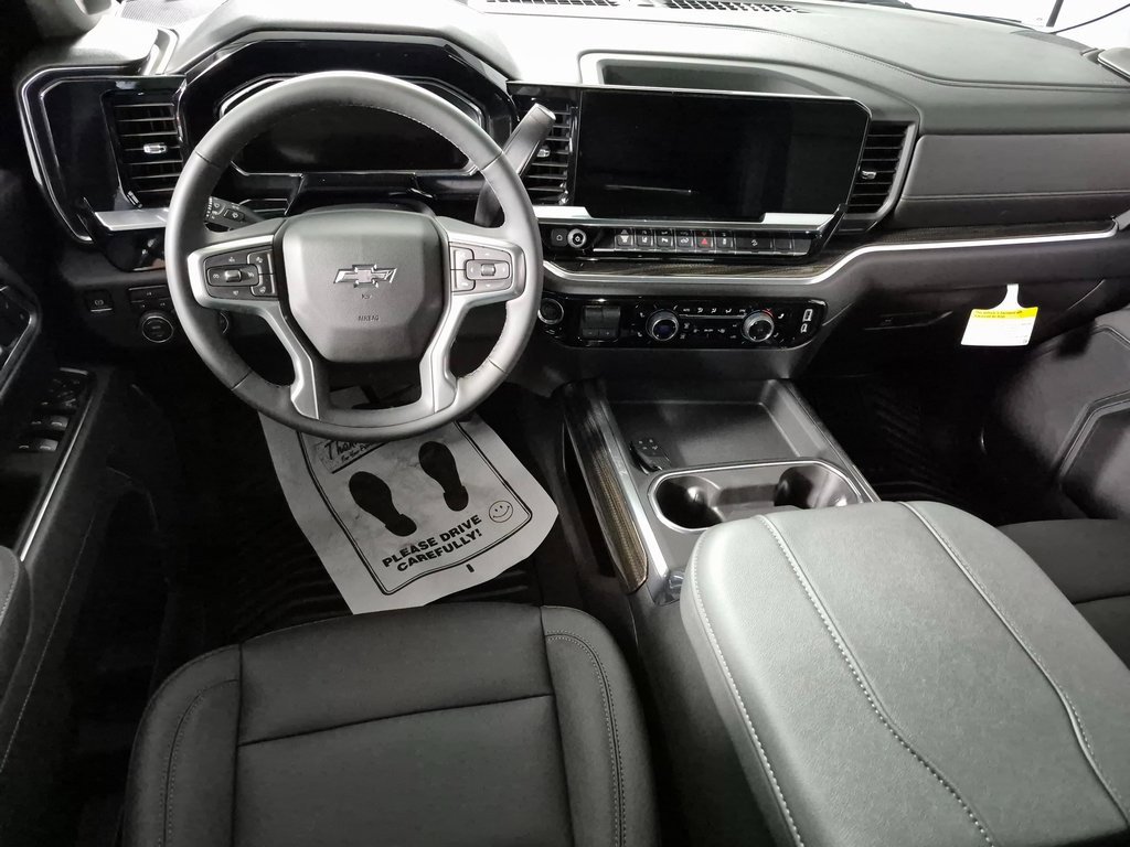 2025 Chevrolet Silverado 2500HD LT photo 2