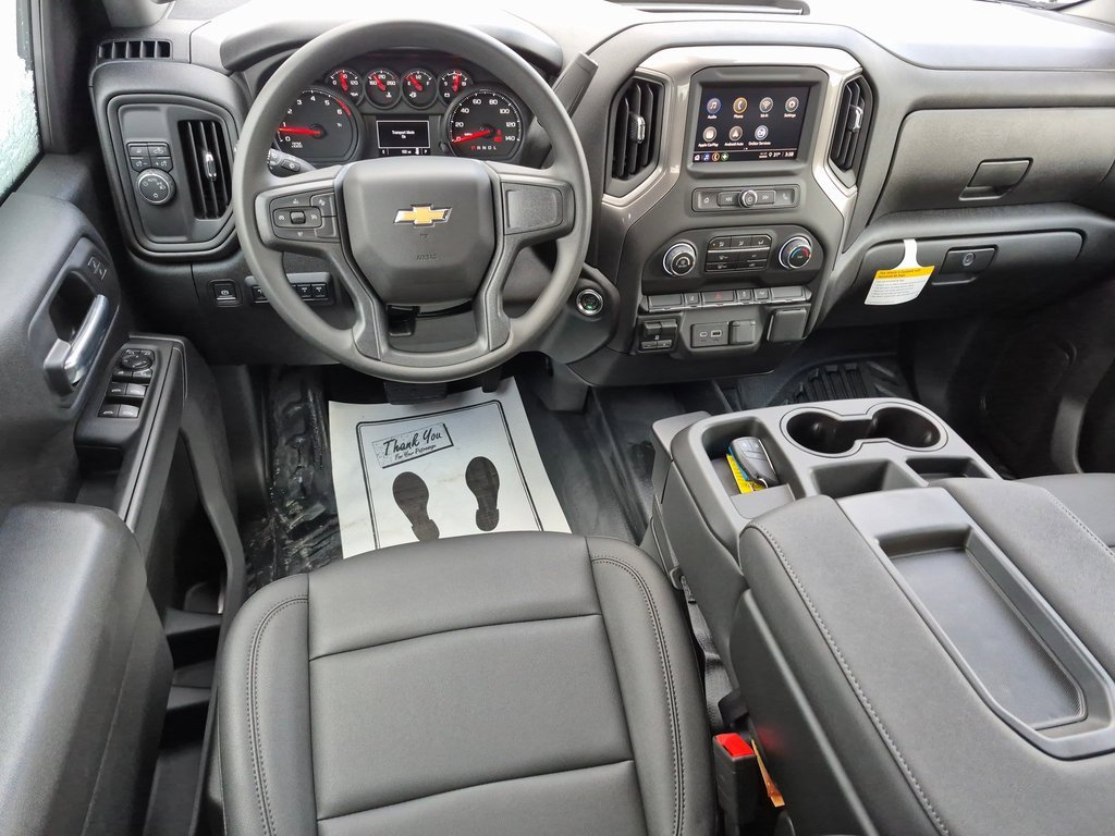 2025 Chevrolet Silverado 2500HD photo 2