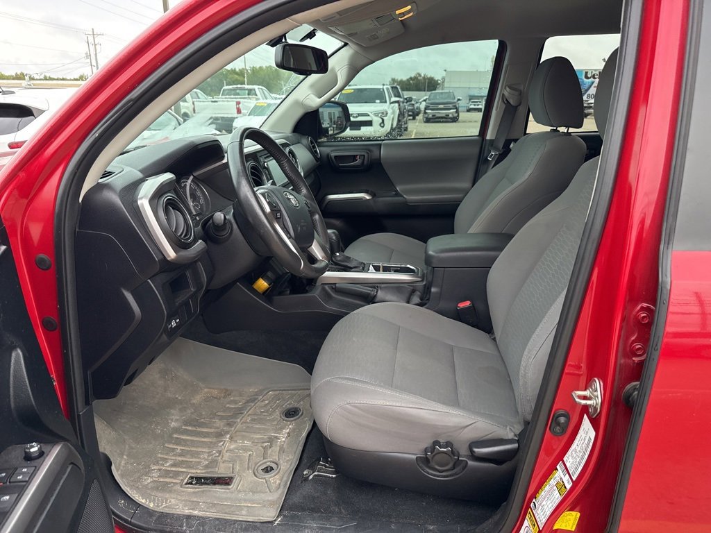 2017 Toyota Tacoma SR5 photo 4
