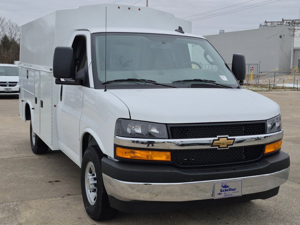 2025 Chevrolet Express Cutaway Base's photo