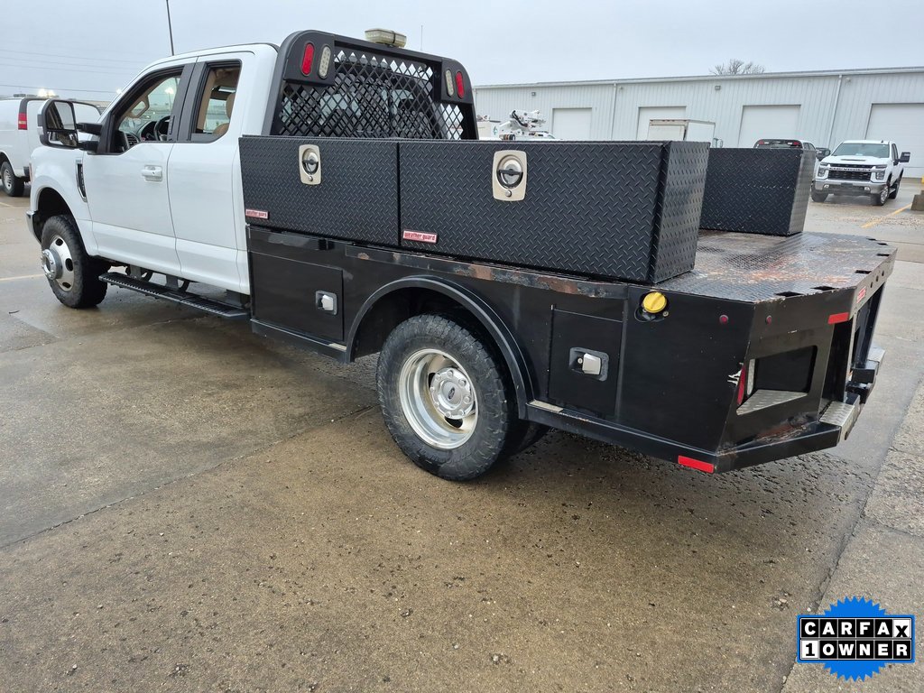 2017 Ford F-350 XLT photo 4