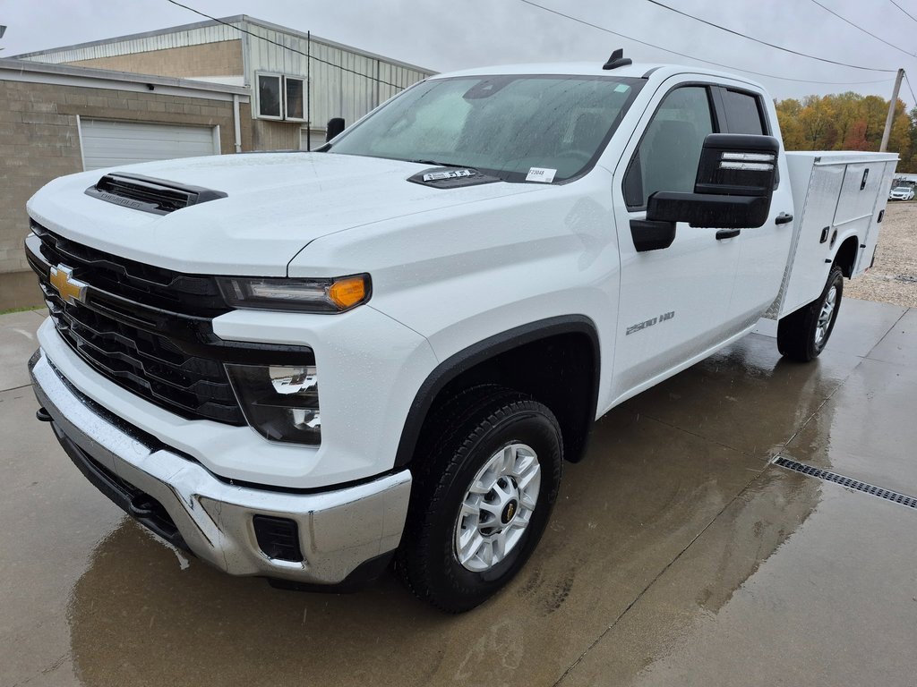 2025 Chevrolet Silverado 2500HD photo 3