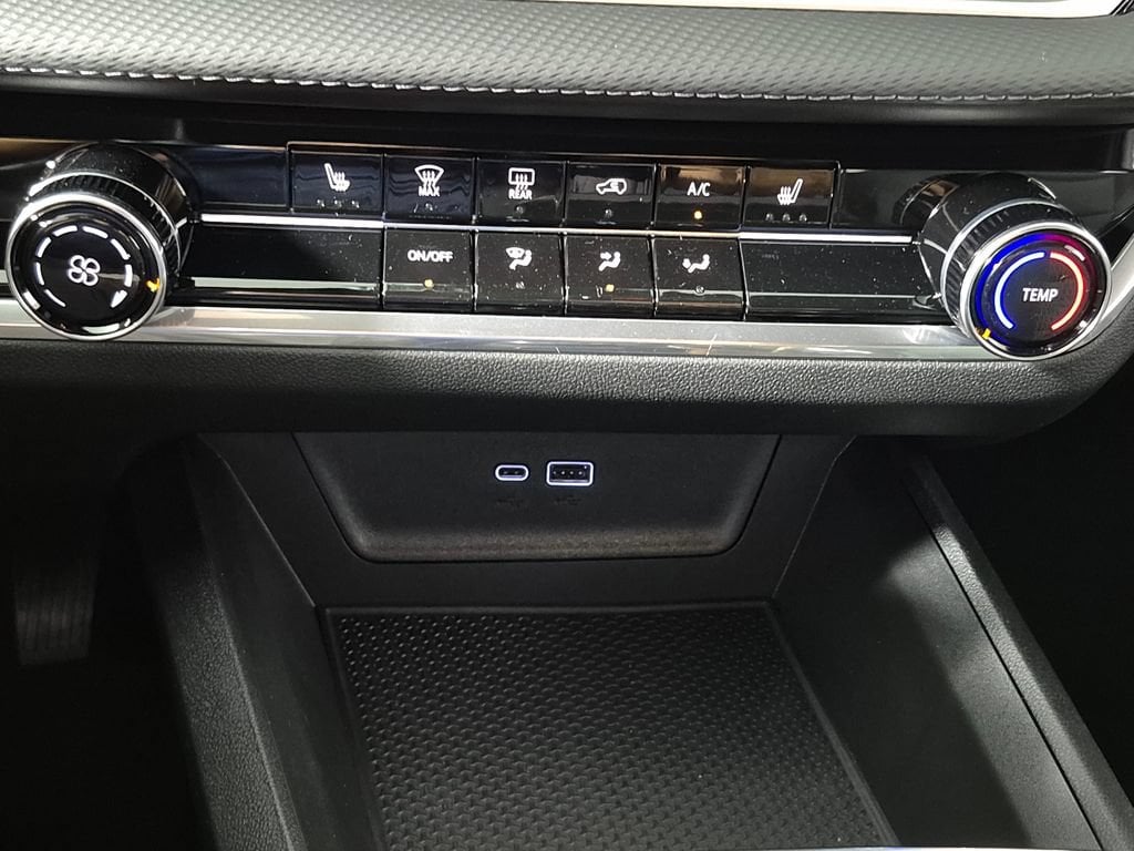 2027 Chevrolet Equinox LT - Photo 20