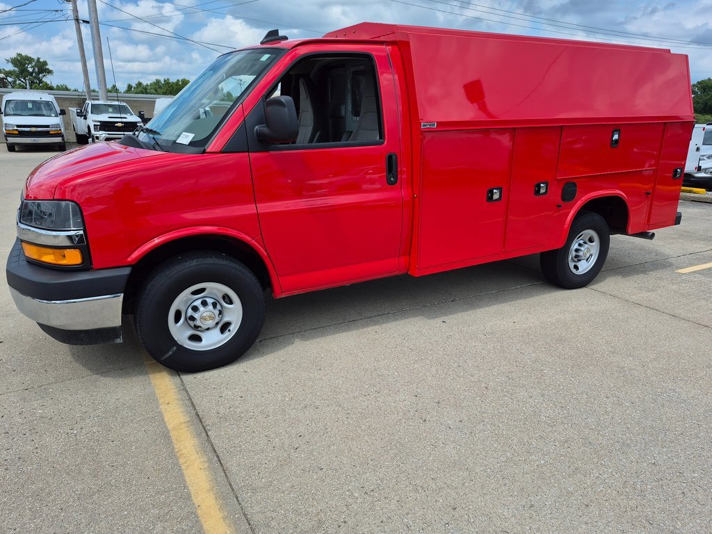 2024 Chevrolet Express 3500 Cutaway Van photo 3