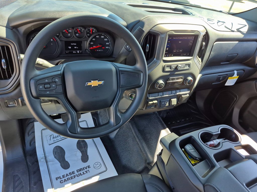 2025 Chevrolet Silverado 2500HD photo 2