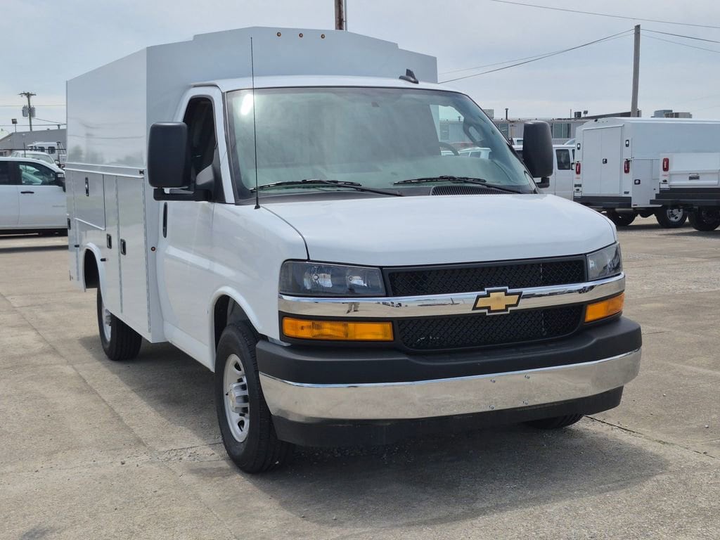 2026 Chevrolet Express's photo