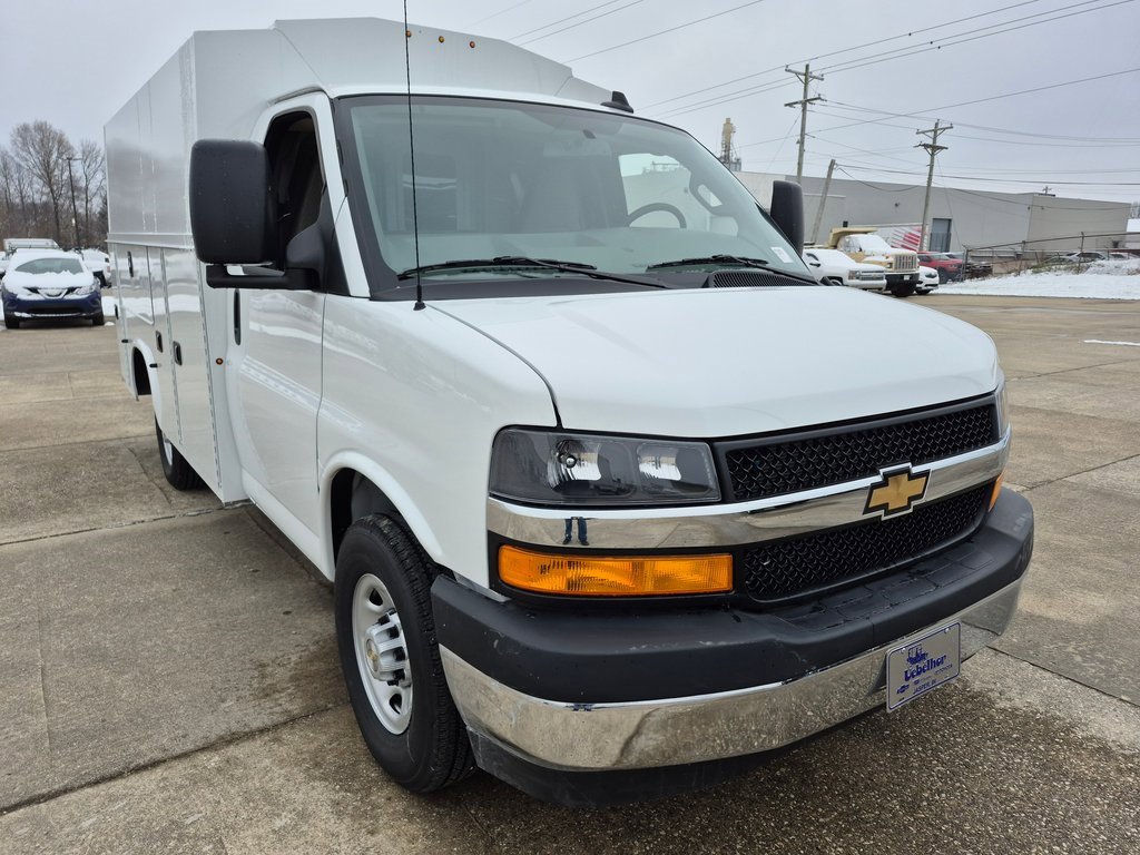 2025 Chevrolet Express Cutaway Base's photo