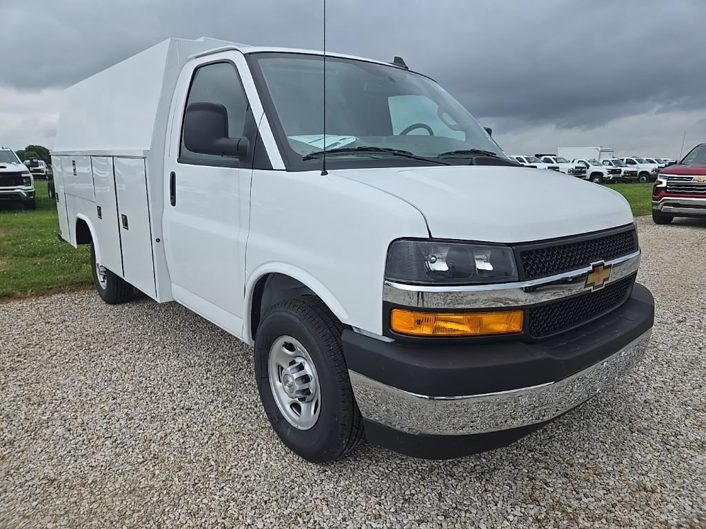 2025 Chevrolet Express Cutaway
