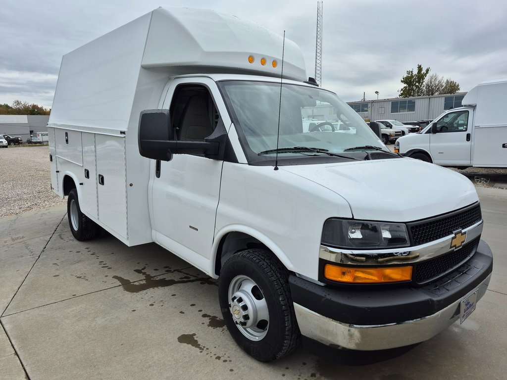 2025 Chevrolet Express Cutaway Base's photo