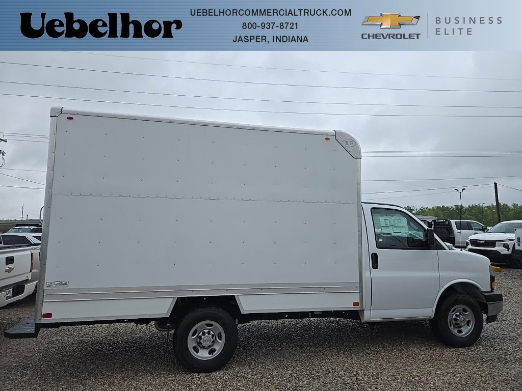 2025 Chevrolet Express Cutaway Base's photo