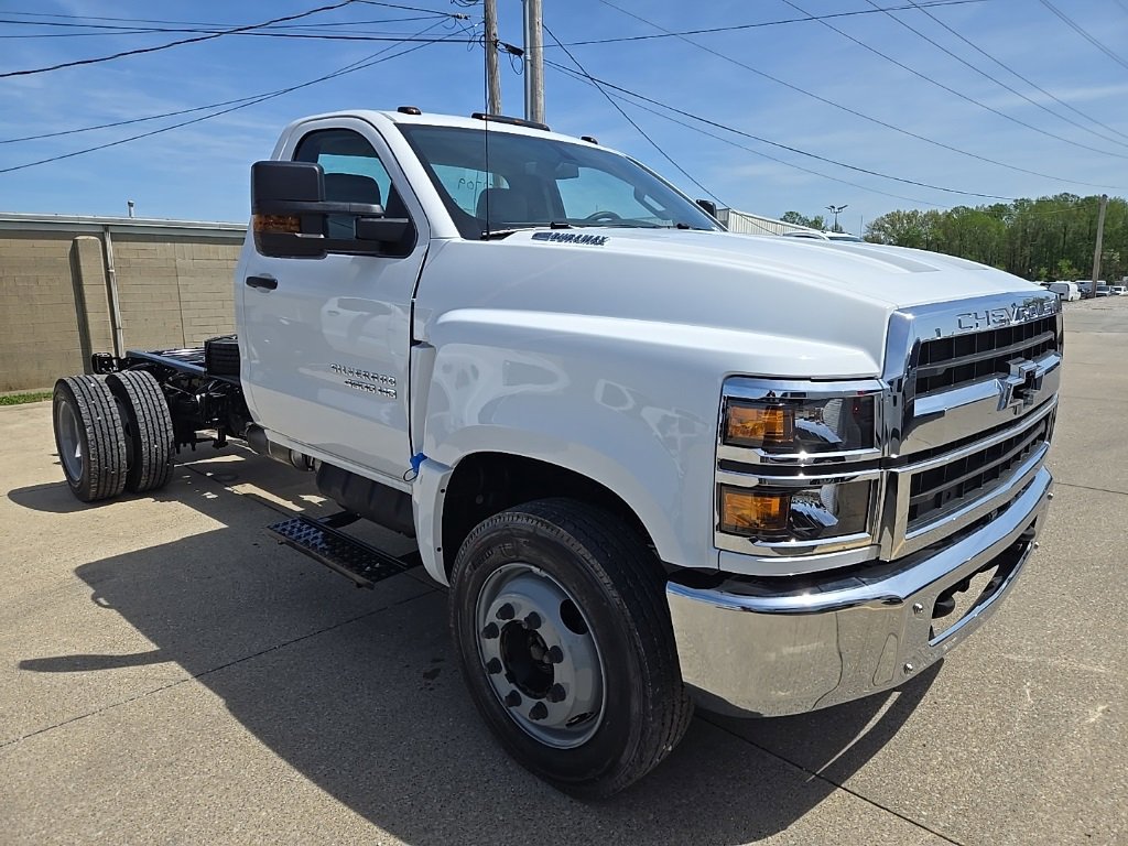 2024 Chevrolet Silverado 4500HD Work Truck photo 3
