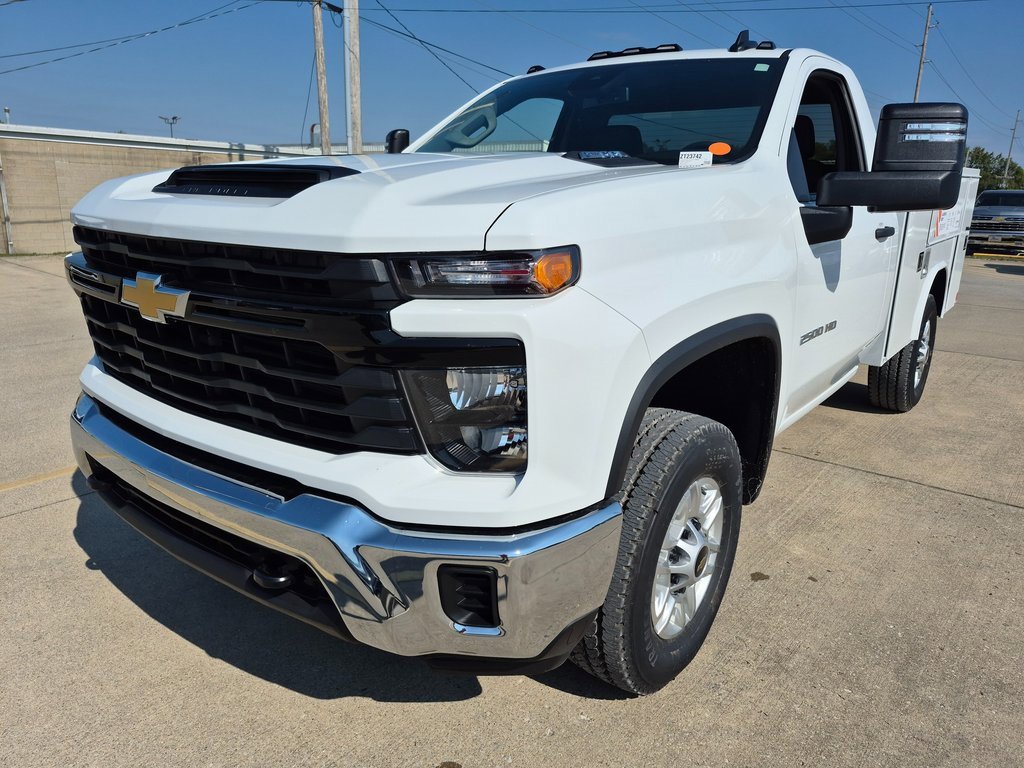 2025 Chevrolet Silverado 2500HD photo 3