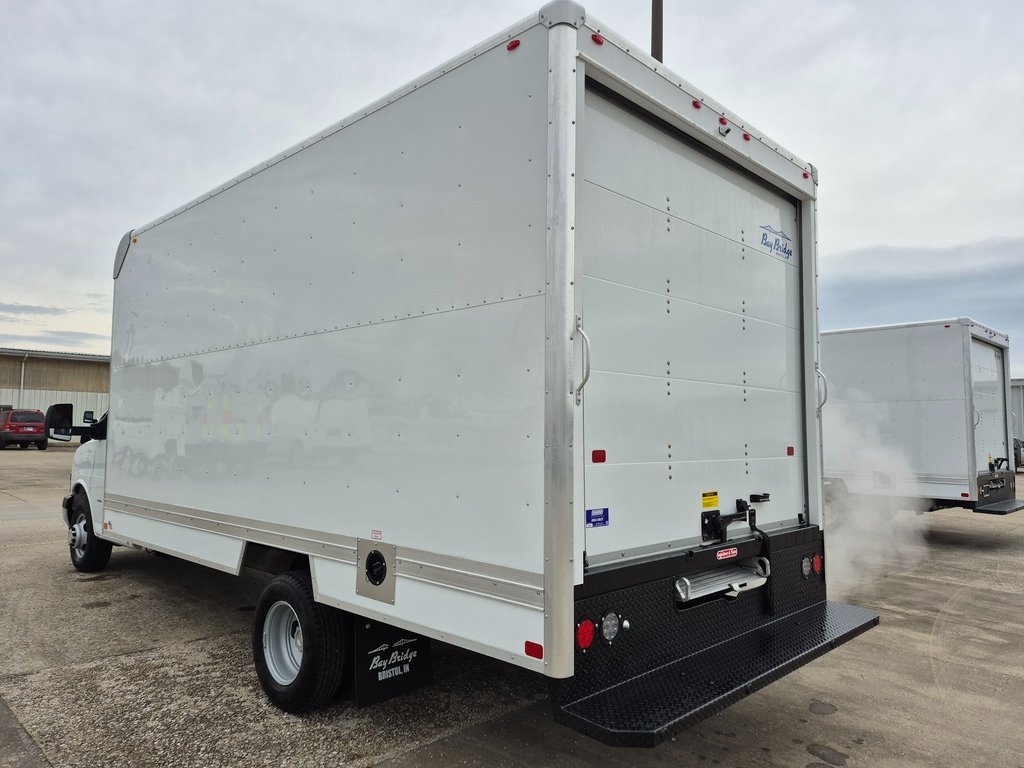 2025 Chevrolet Express 3500 Cutaway Van photo 4